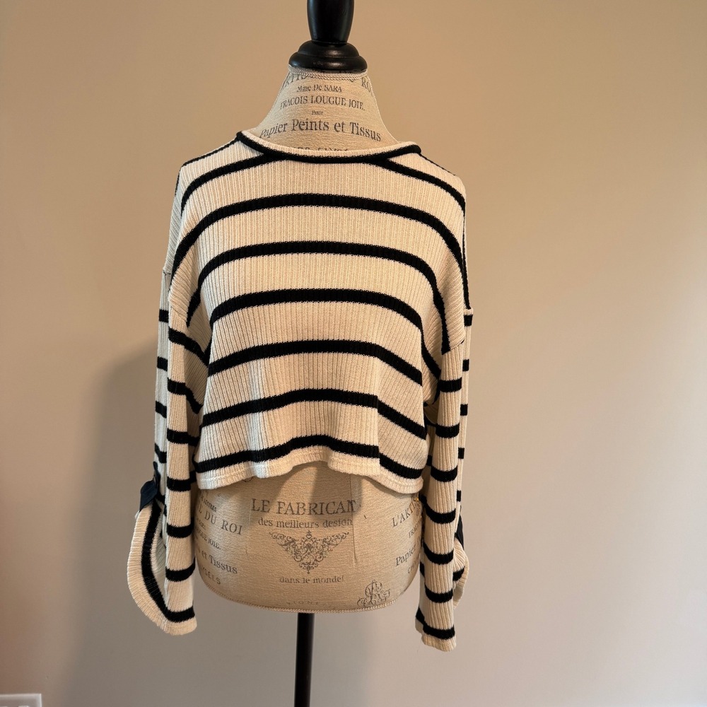 Zara Women's Black/White Striped Cropped Sweater Size L